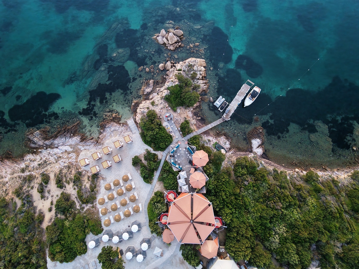 Cone club beach club