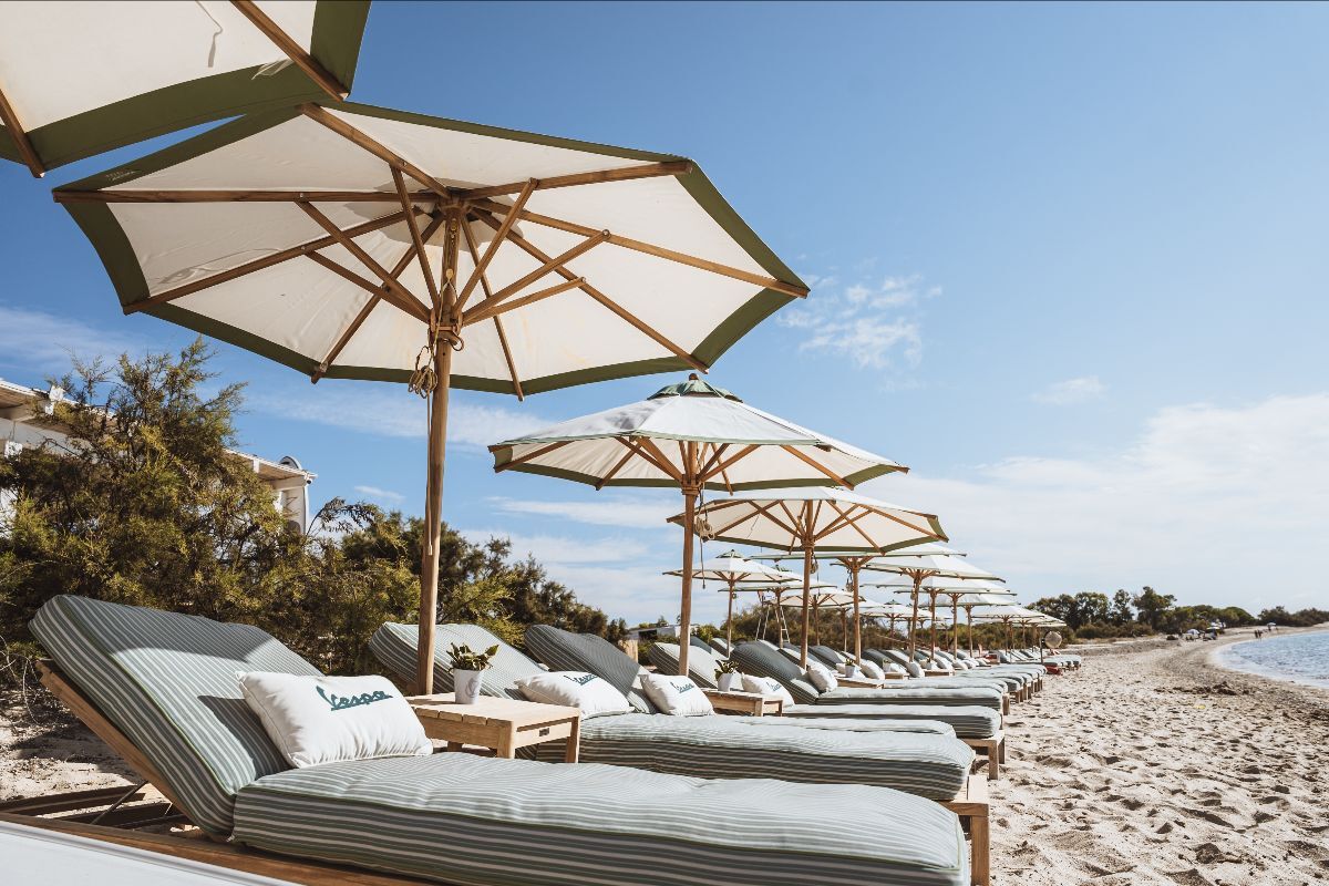 Is Molas Beach Club vespa by the sea