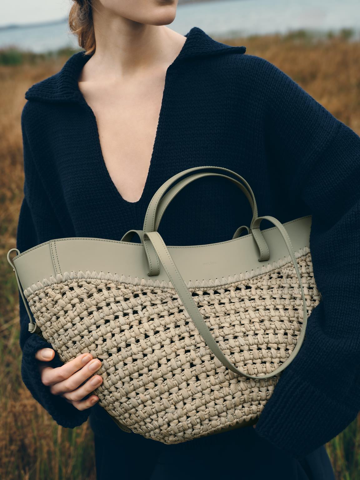 Polène presenta le novità estive cinque borse in rafia e pelle upcycled
