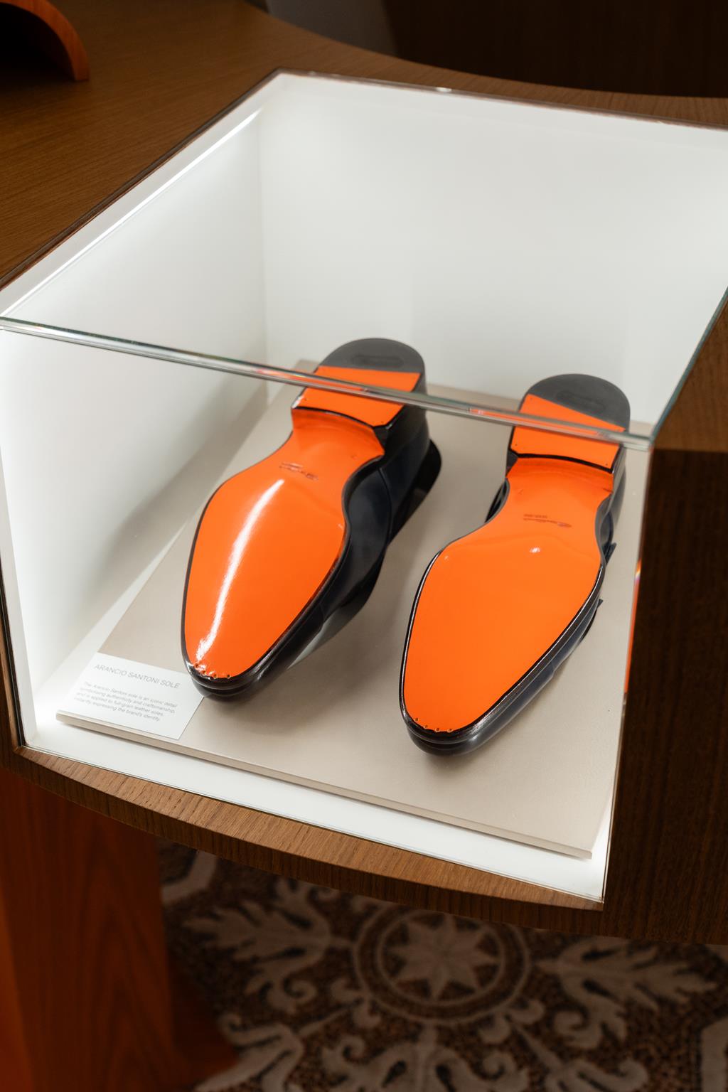 Santoni presenta The Art of Encounter SS27 mocassini 