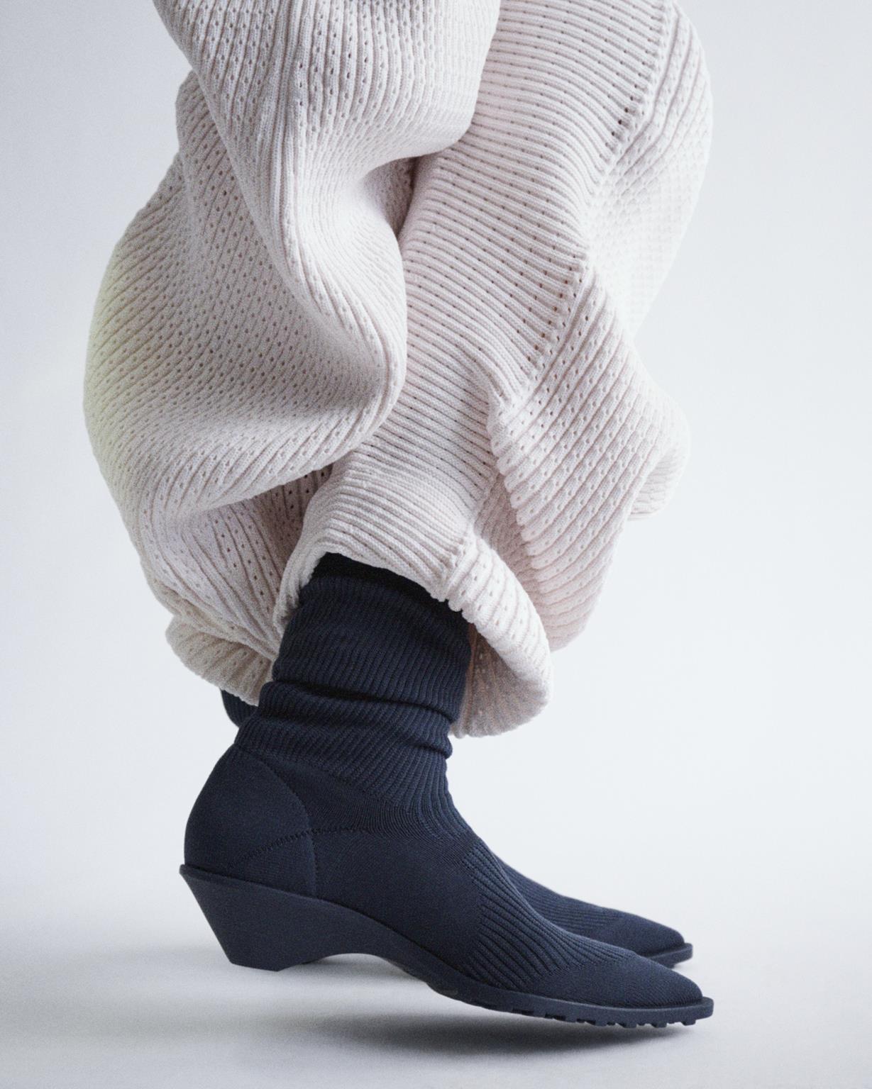 Camper e ISSEY MIYAKE presentano Anna, la calzatura dal design scultoreo
