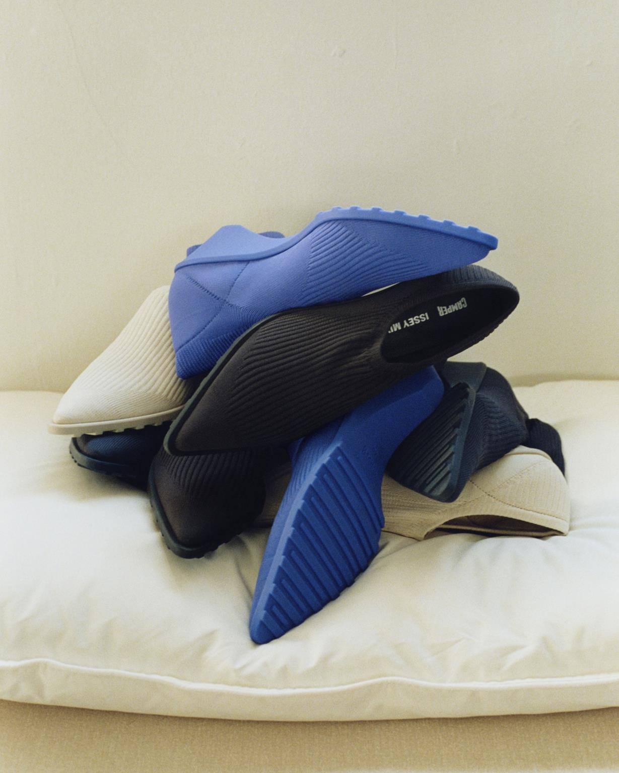 Camper e ISSEY MIYAKE presentano Anna, la calzatura dal design scultoreo