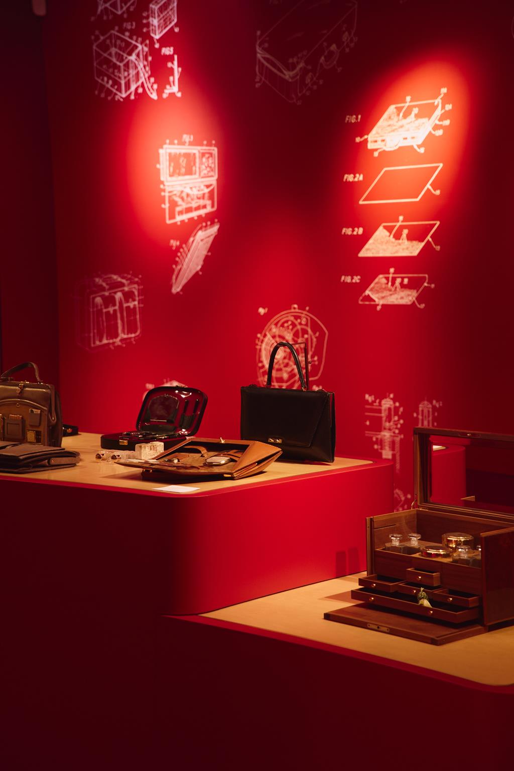 LANCEL celebra 150 anni con la mostra immersiva LANCEL, TOUJOURS