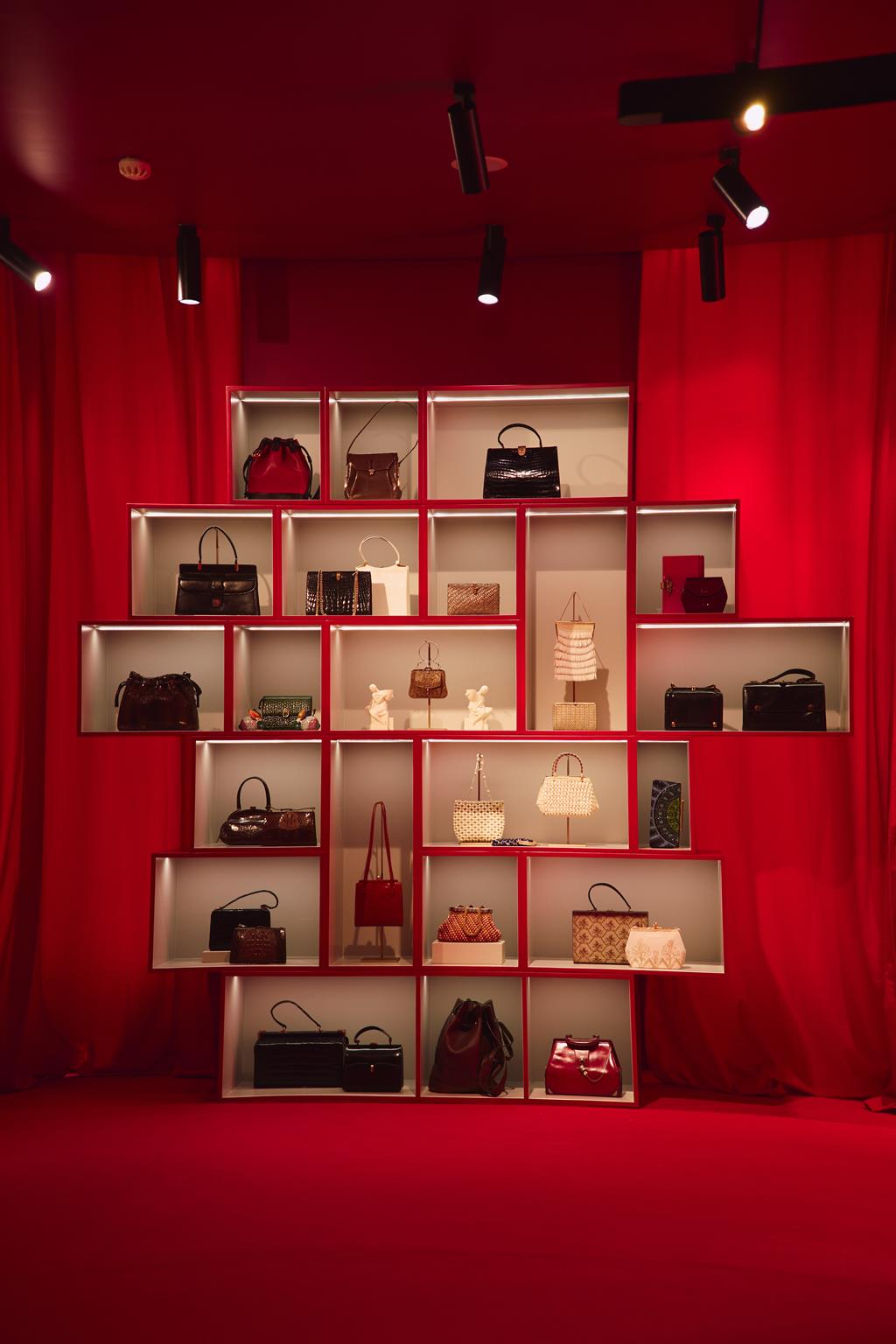 LANCEL celebra 150 anni con la mostra immersiva LANCEL, TOUJOURS
