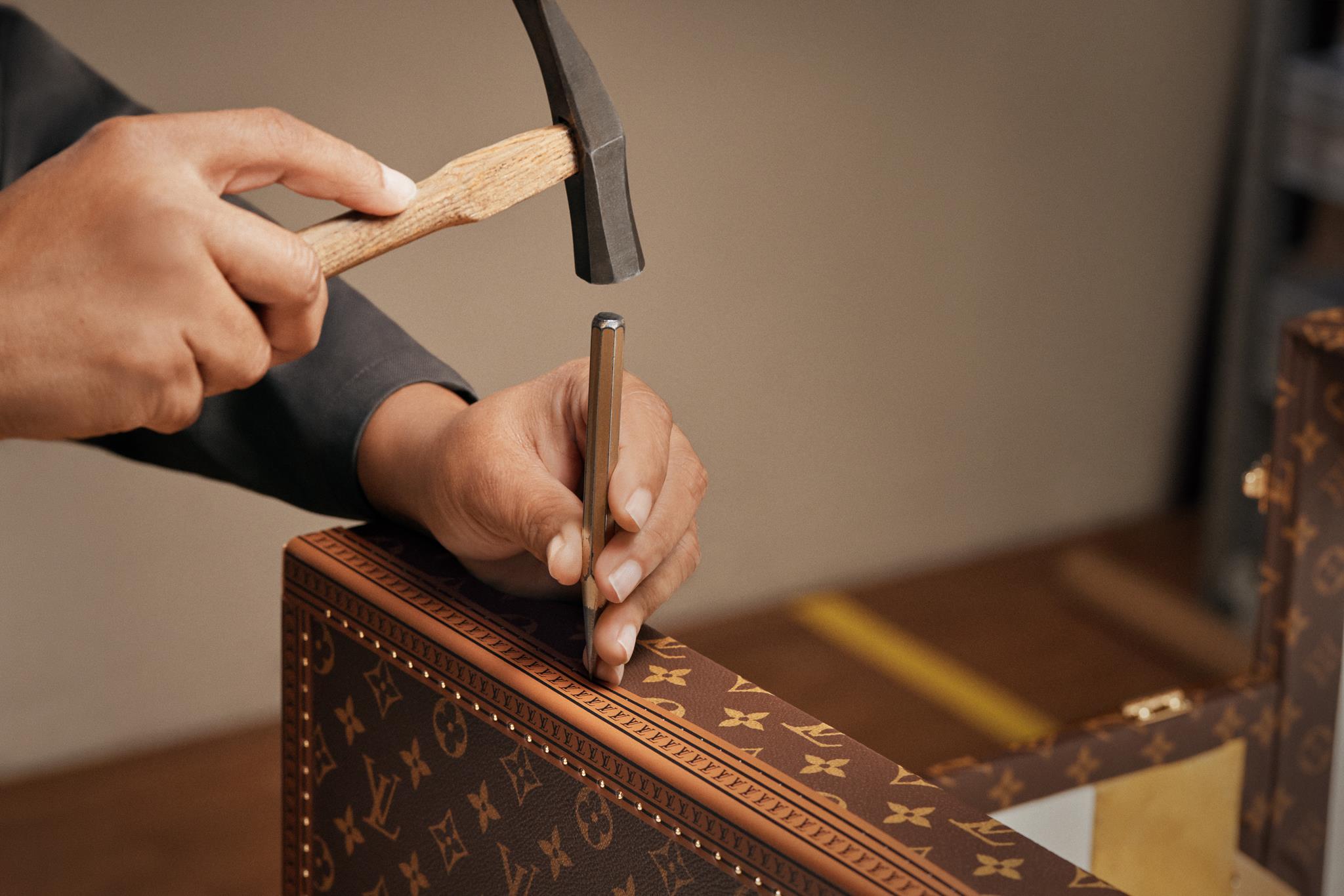 Louis Vuitton presenta il Trophy Trunk della FIFA World Cup 2026™