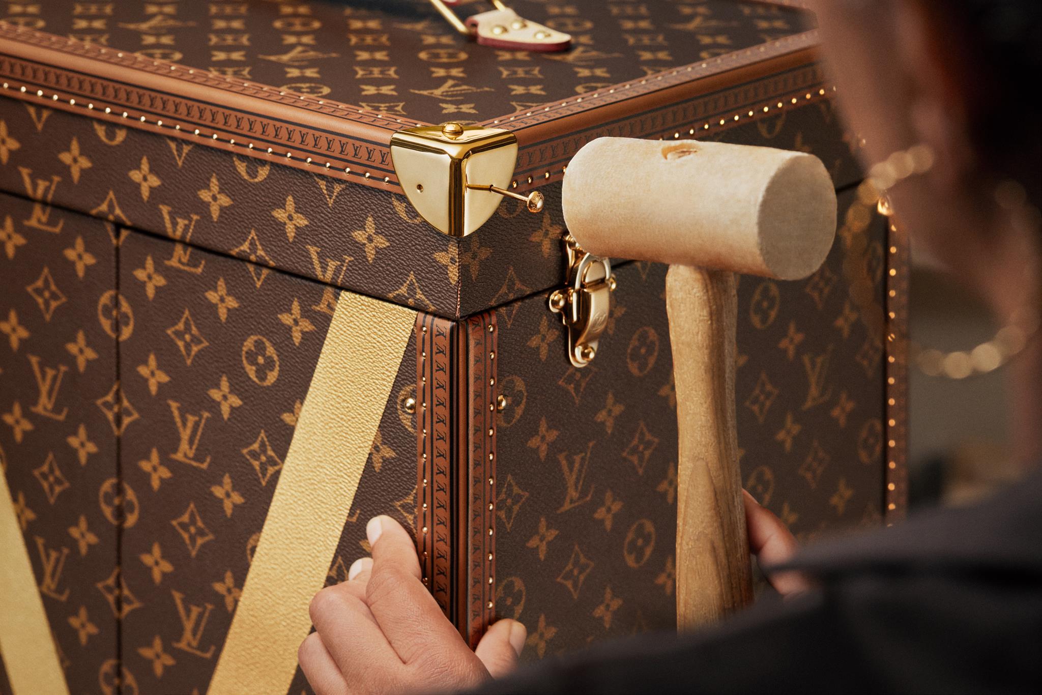Louis Vuitton presenta il Trophy Trunk della FIFA World Cup 2026™