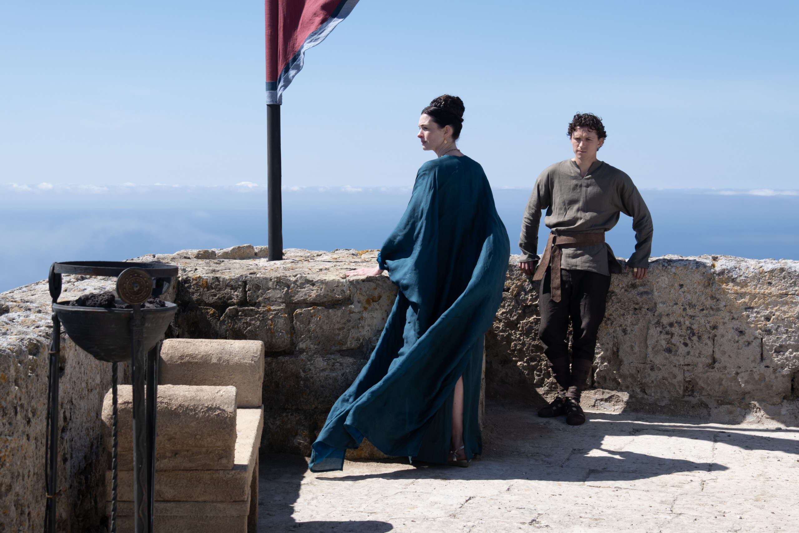 Anne Hathaway e Tom Holland in Odissea