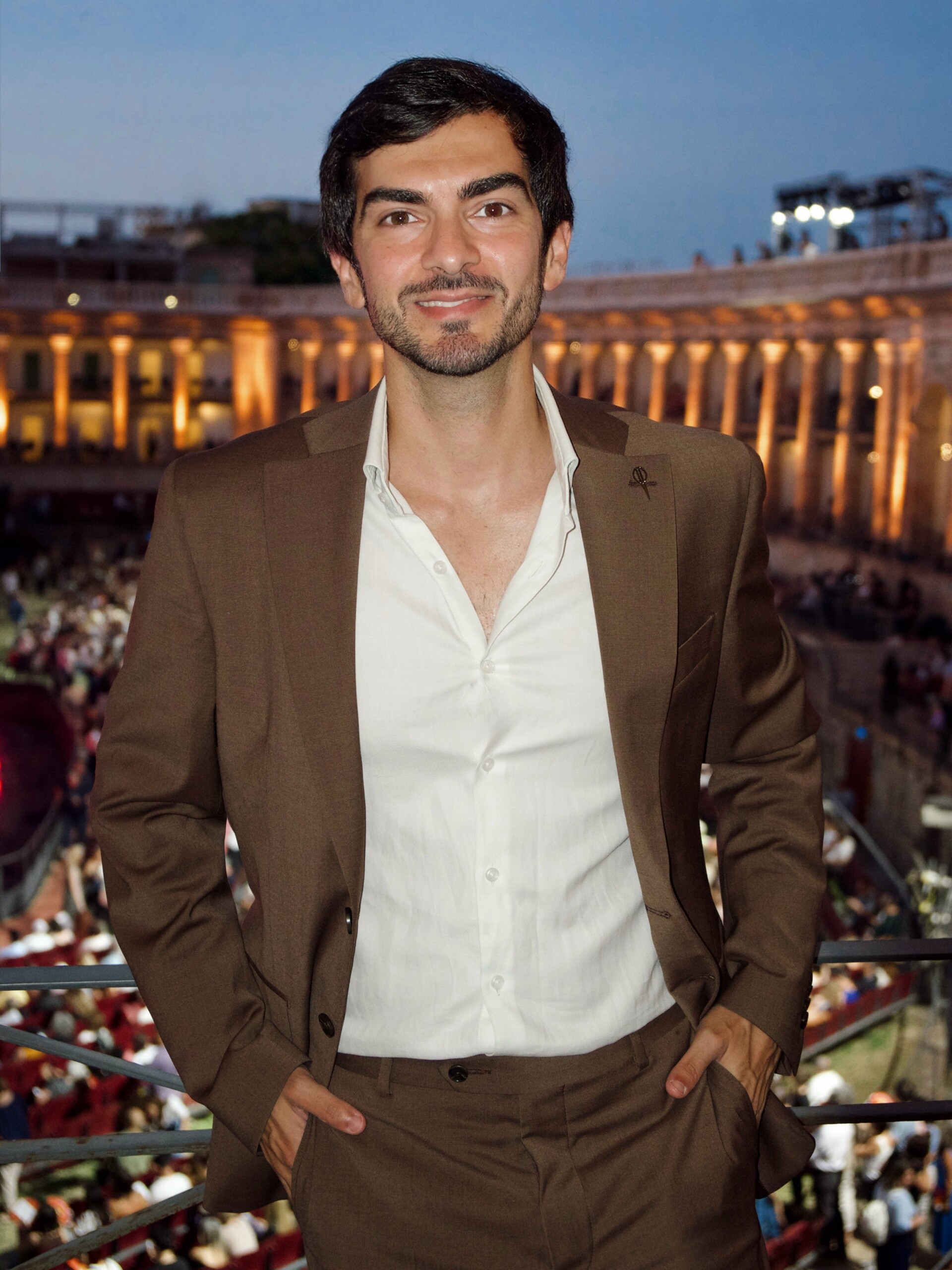 matteo acitelli content creator vestito Paoloni evento Musicultura (2)