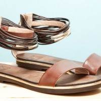 Minimal e essenziale | Il sandalo must-have di Janet \u0026 Janet | Fashion Times