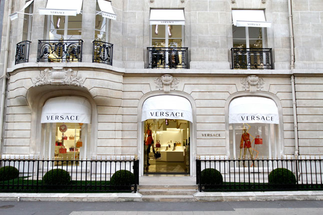Boutique Versace a Parigi, Avenue Montaigne