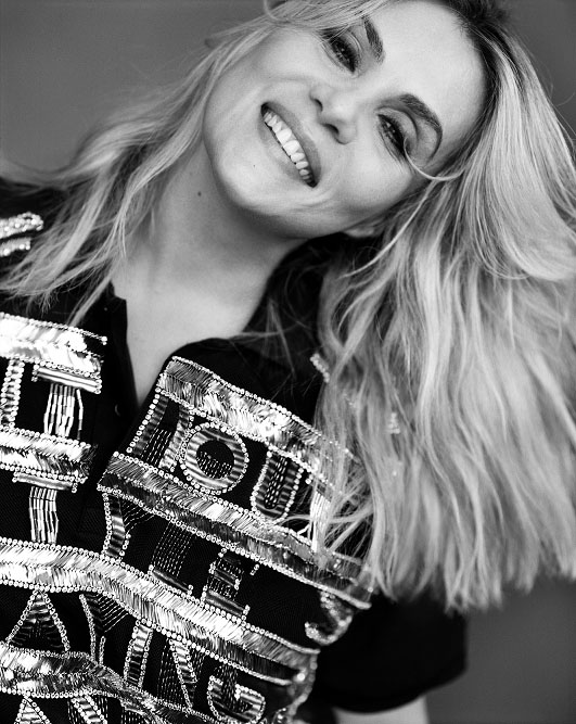 Emmanuelle Seigner per la capsule collection Lacoste by Lesage