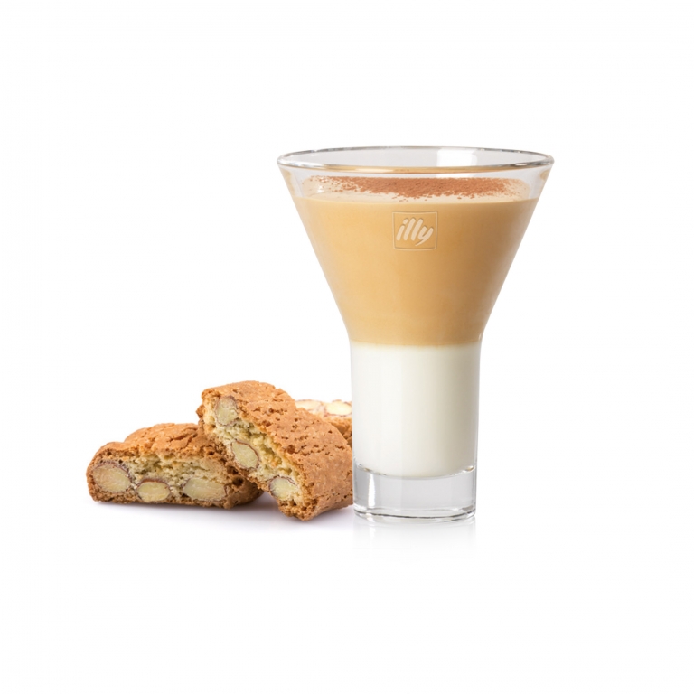 Espresso, zucchero liquido, latte scremato, ghiaccio e crema di marroni da provare con i biscotti cantucci.