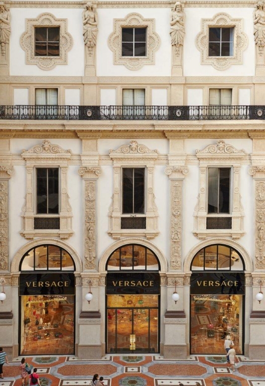 Versace, Galleria Vittorio Emanuele II. Photo credit Marco Cella