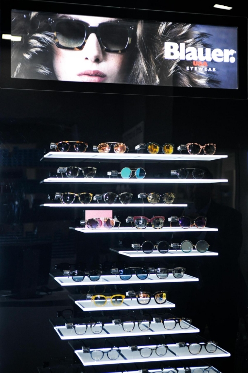 VisionOttica new opening Milano, Blauer Eyewear