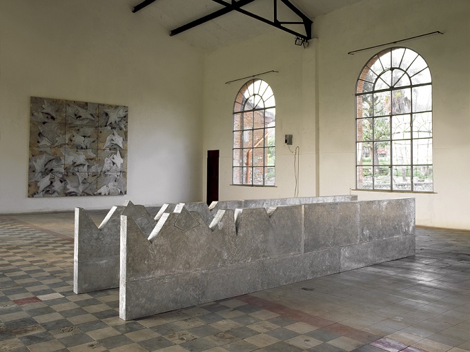 Franco Ionda Soglia di Pericolo, 1990, legno ed alluminio, cm 82x 450x 10,5 ciascuna