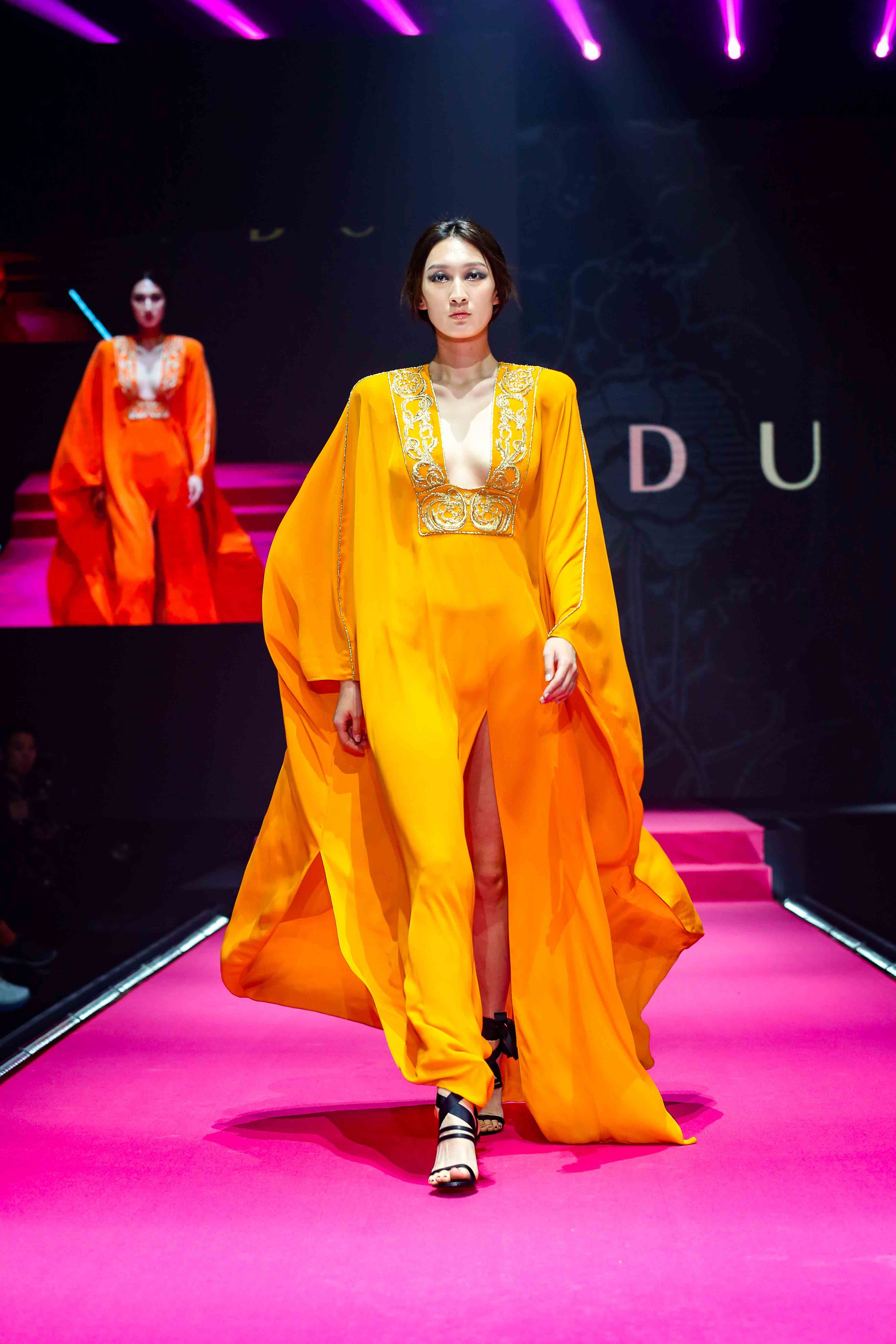 Peter Dundas sfilata in Cina