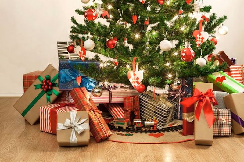Trucchi, suggerimenti e consigli per riciclare i regali di Natale senza