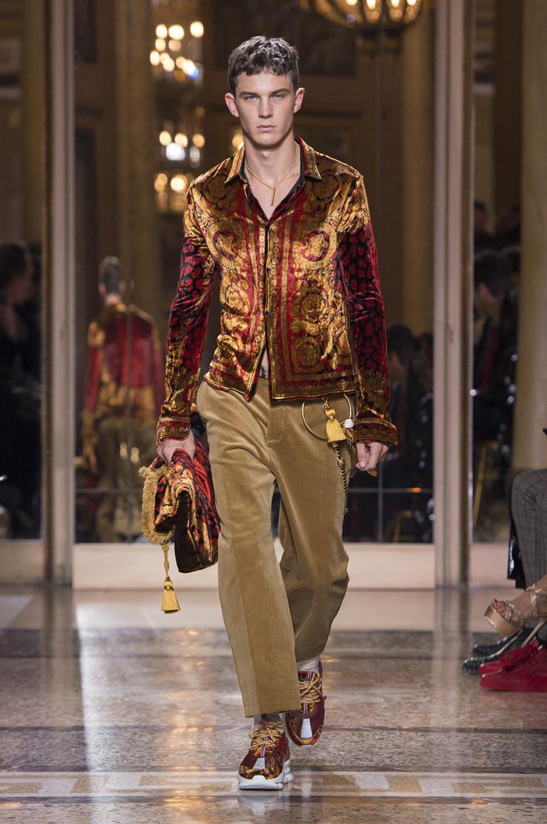Versace collezione uomo autunno inverno 2018 2019 ... Versace collezione uomo autunno inverno 2018 2019 ... - 797 x 1200 jpeg 133kB